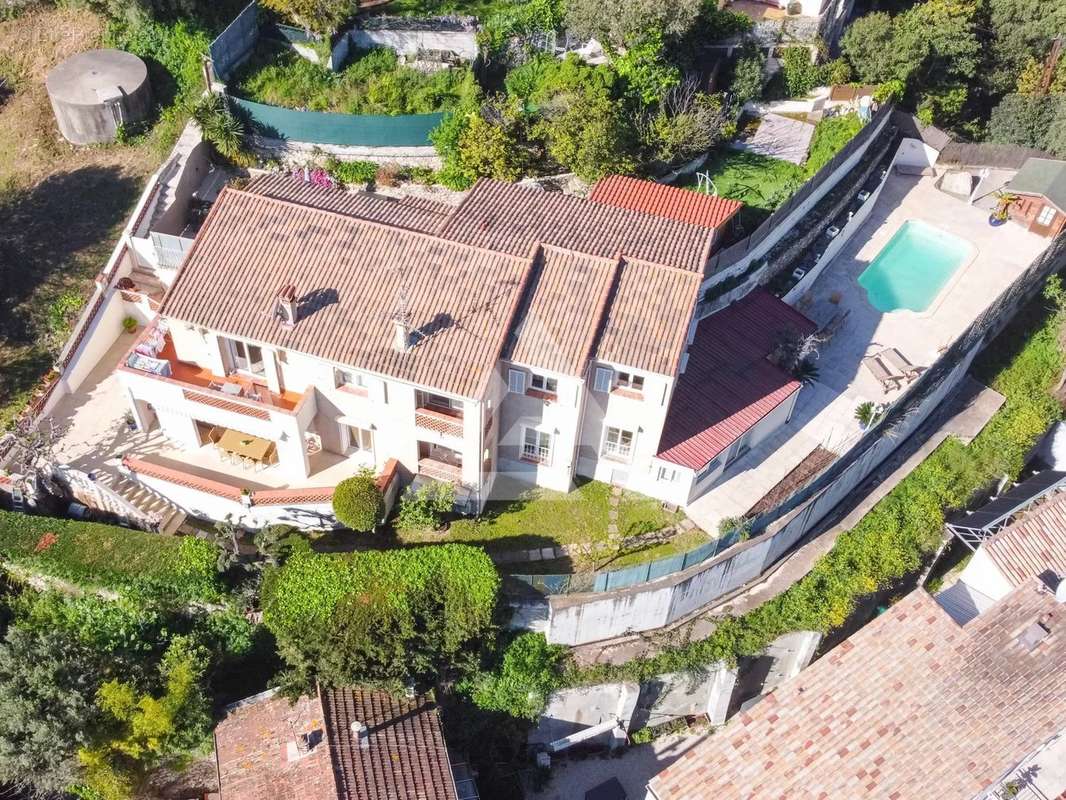 Appartement à ROQUEBRUNE-CAP-MARTIN