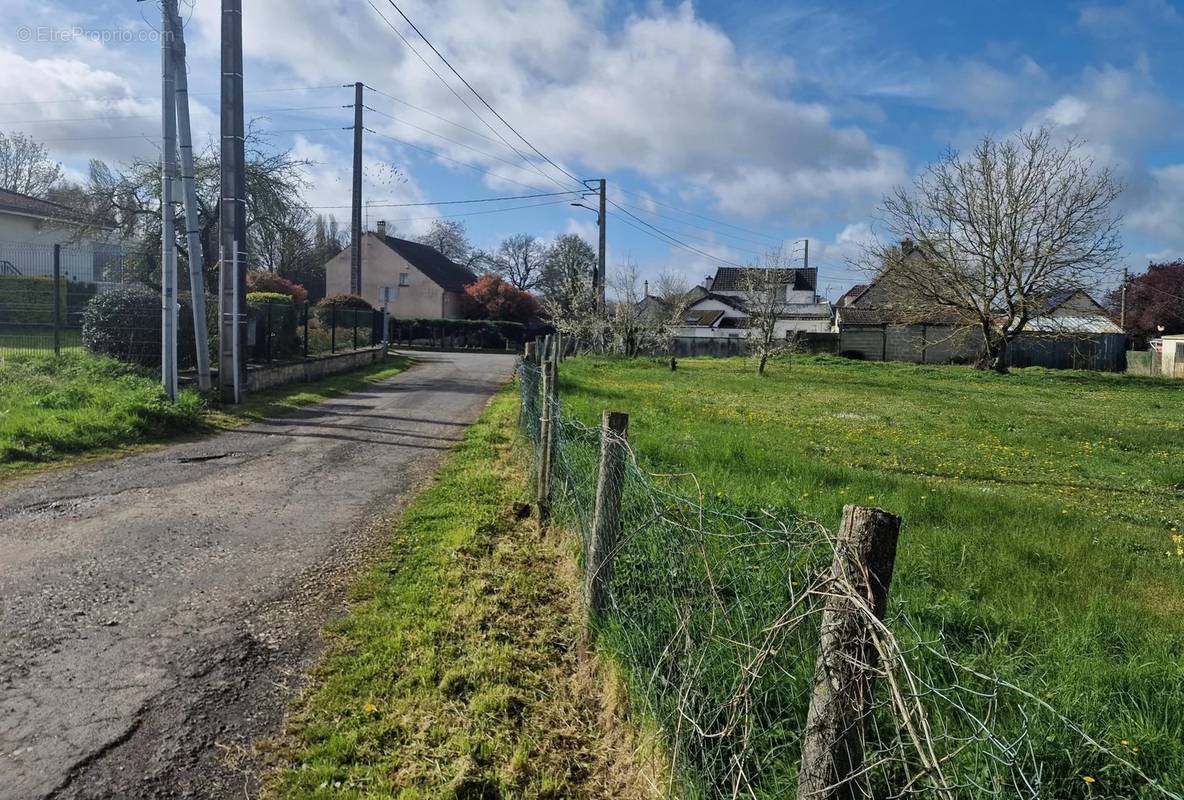 Terrain à FONTENAY-TRESIGNY