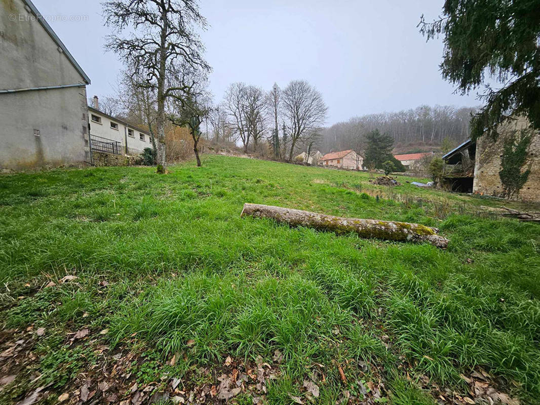 Terrain à NEUILLY-SUR-SUIZE