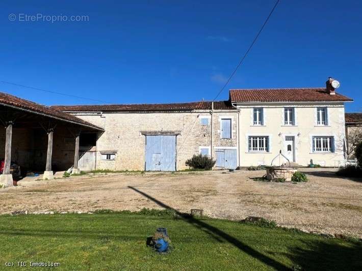 Maison à CELLEFROUIN