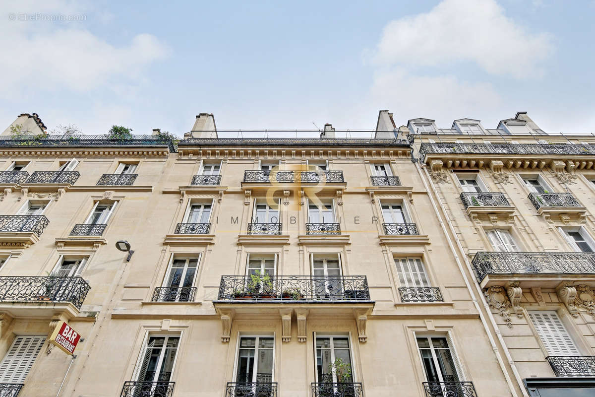 Appartement à PARIS-17E