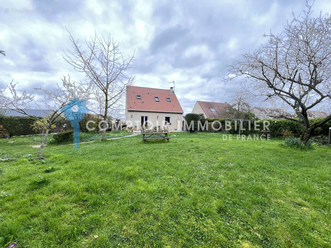 Maison à AUNEAU