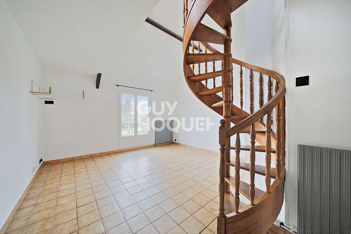 Appartement à OZOIR-LA-FERRIERE