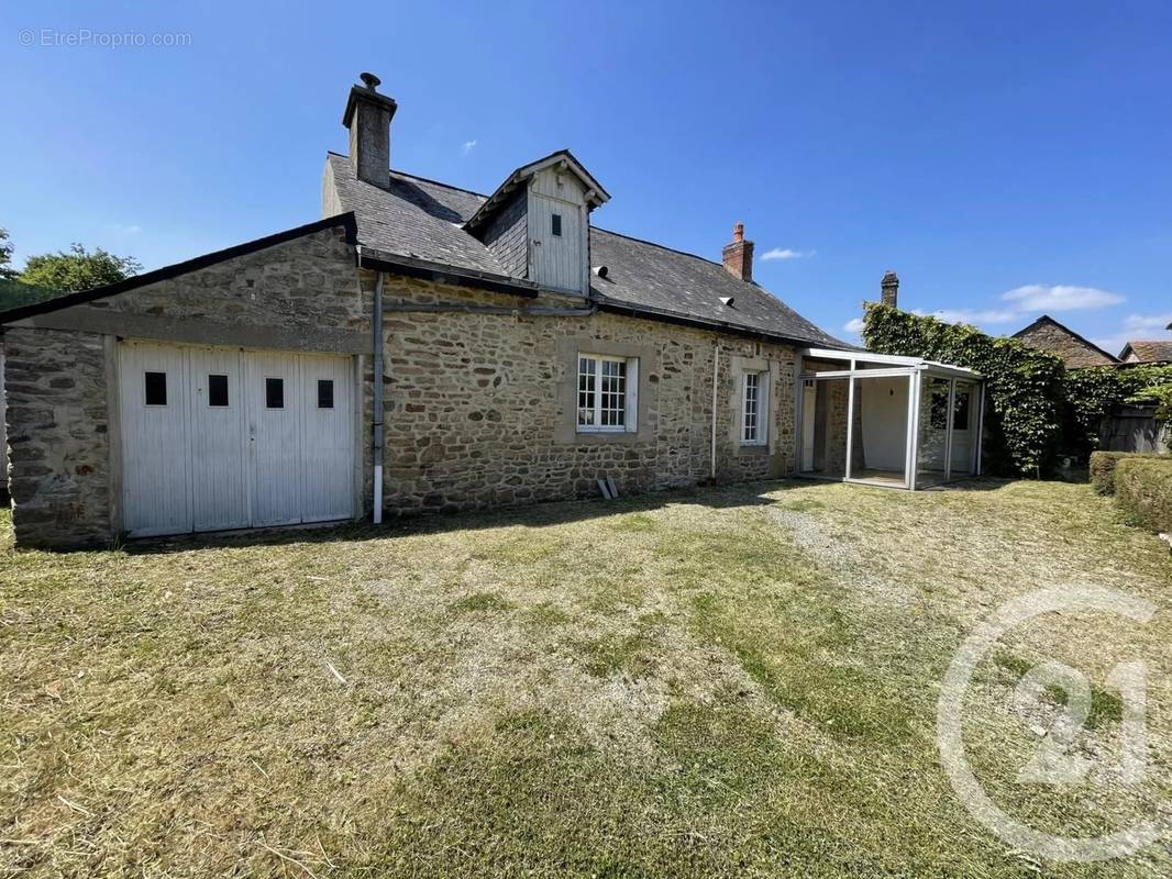 Maison à SAINT-CYR-LE-GRAVELAIS