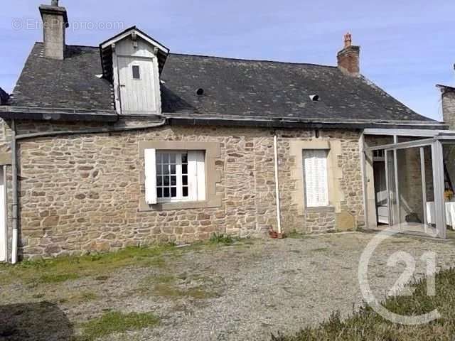 Maison à SAINT-CYR-LE-GRAVELAIS