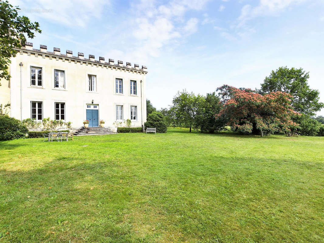 OVERVIEW - Maison à LESSAC