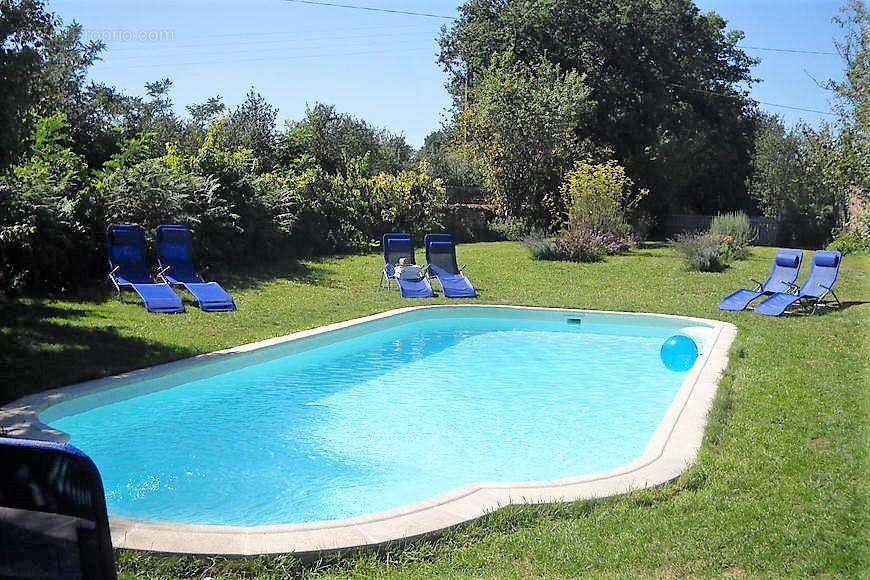 PISCINE - Maison à LESSAC