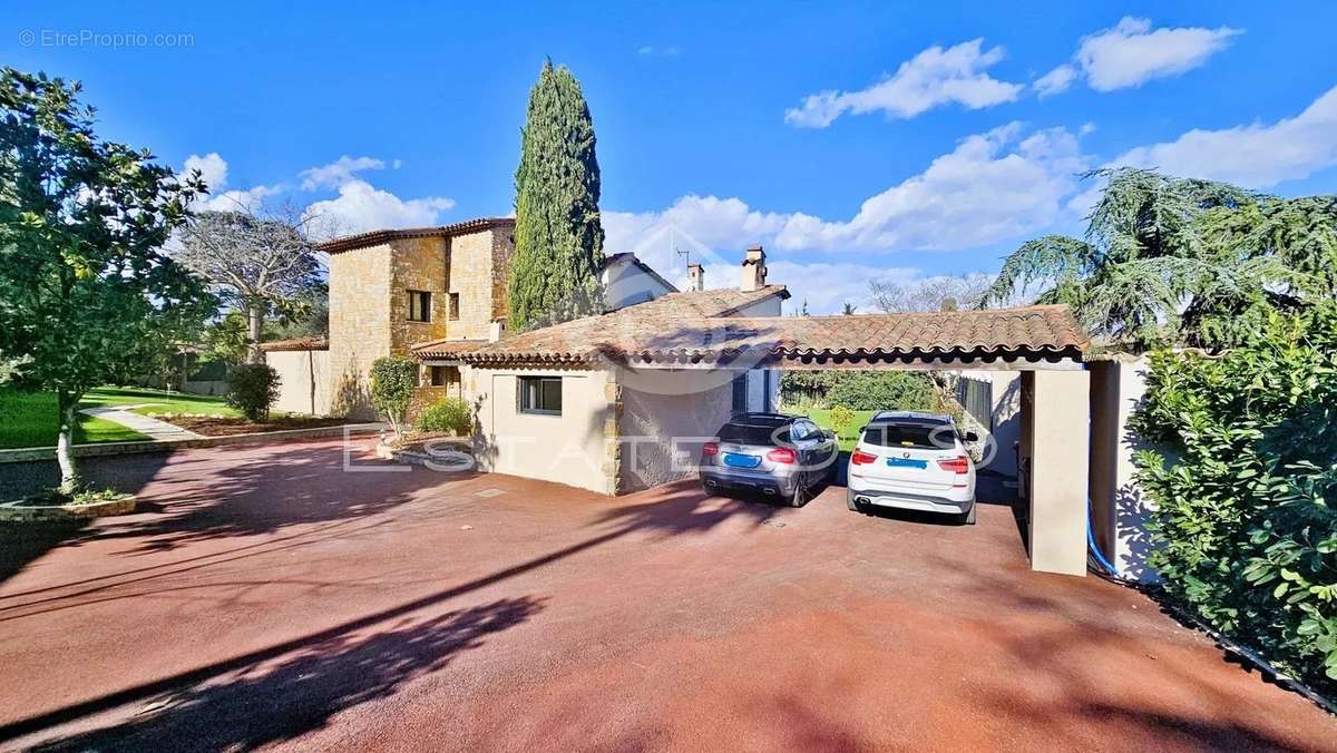 Maison à VALBONNE