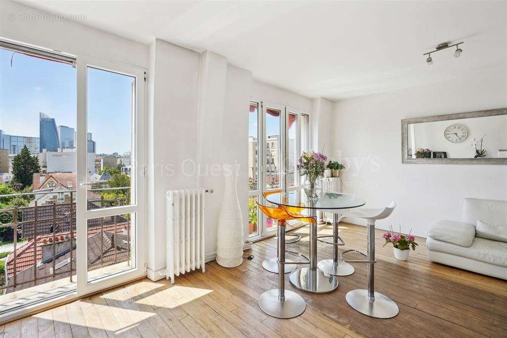 Appartement à COURBEVOIE