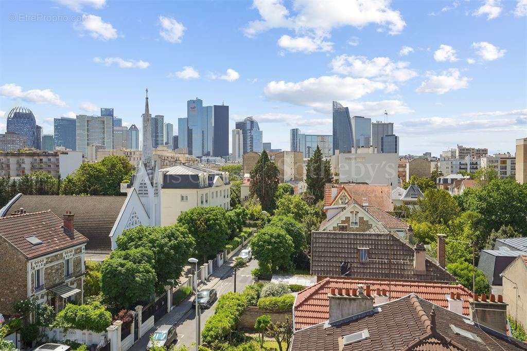 Appartement à COURBEVOIE