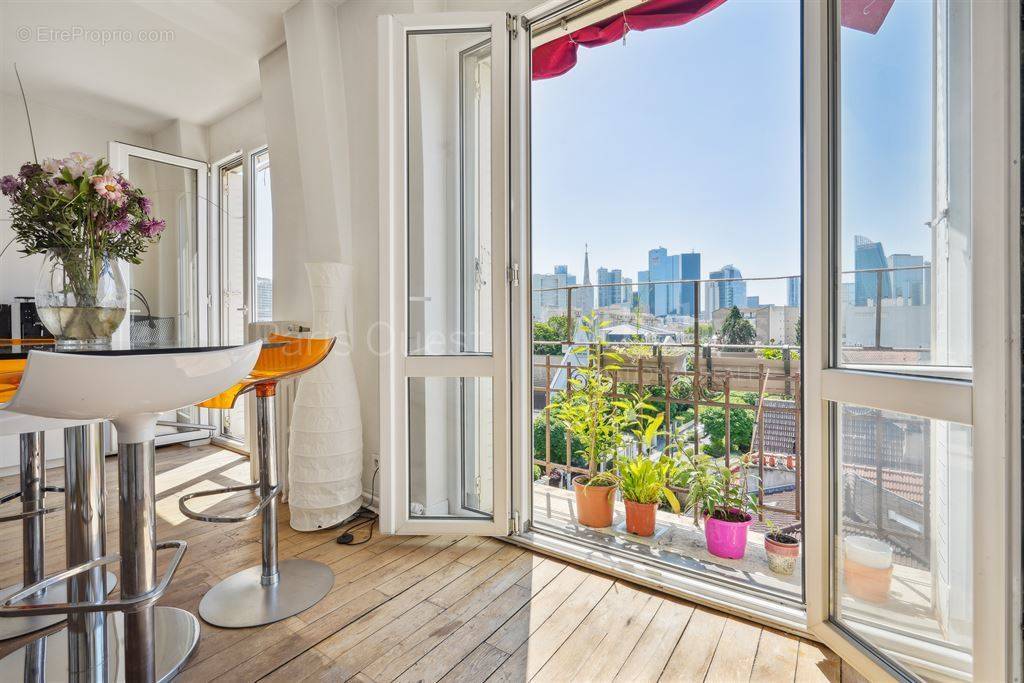 Appartement à COURBEVOIE