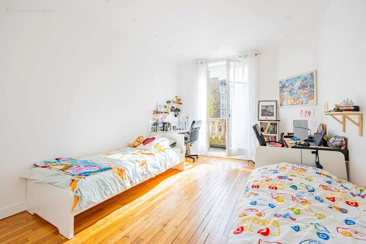 Appartement à PARIS-16E