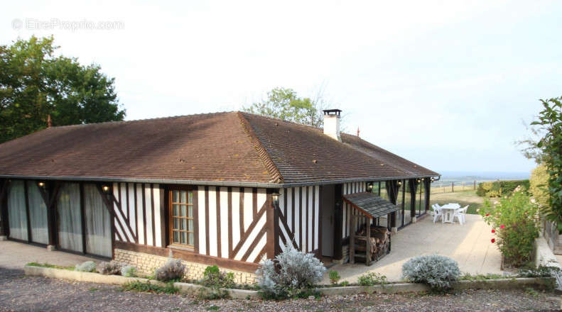 Maison à MEZIDON-CANON