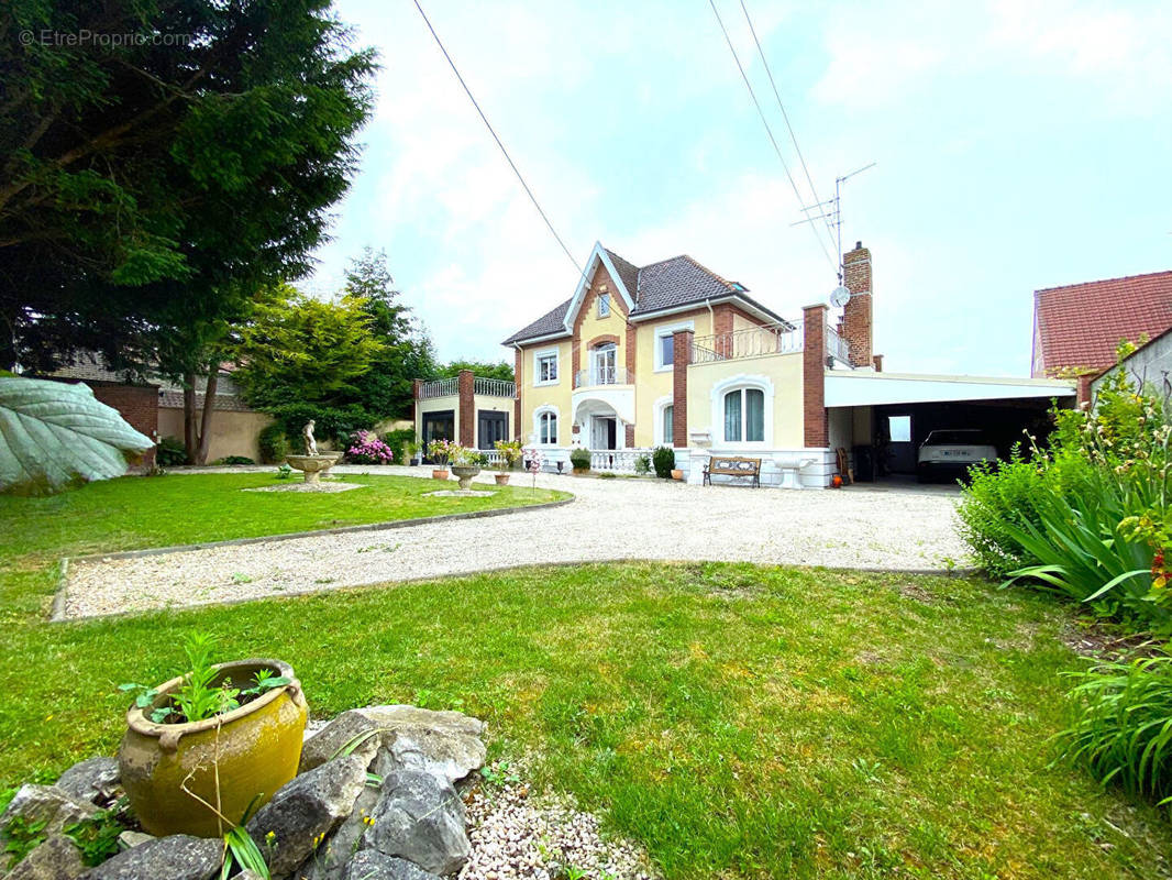 Maison à ANNAY