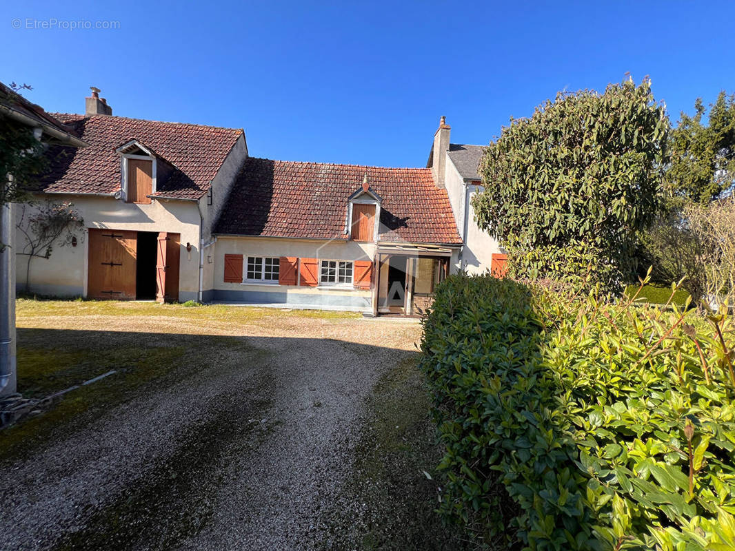 Maison à SAINT-GEORGES-SUR-MOULON