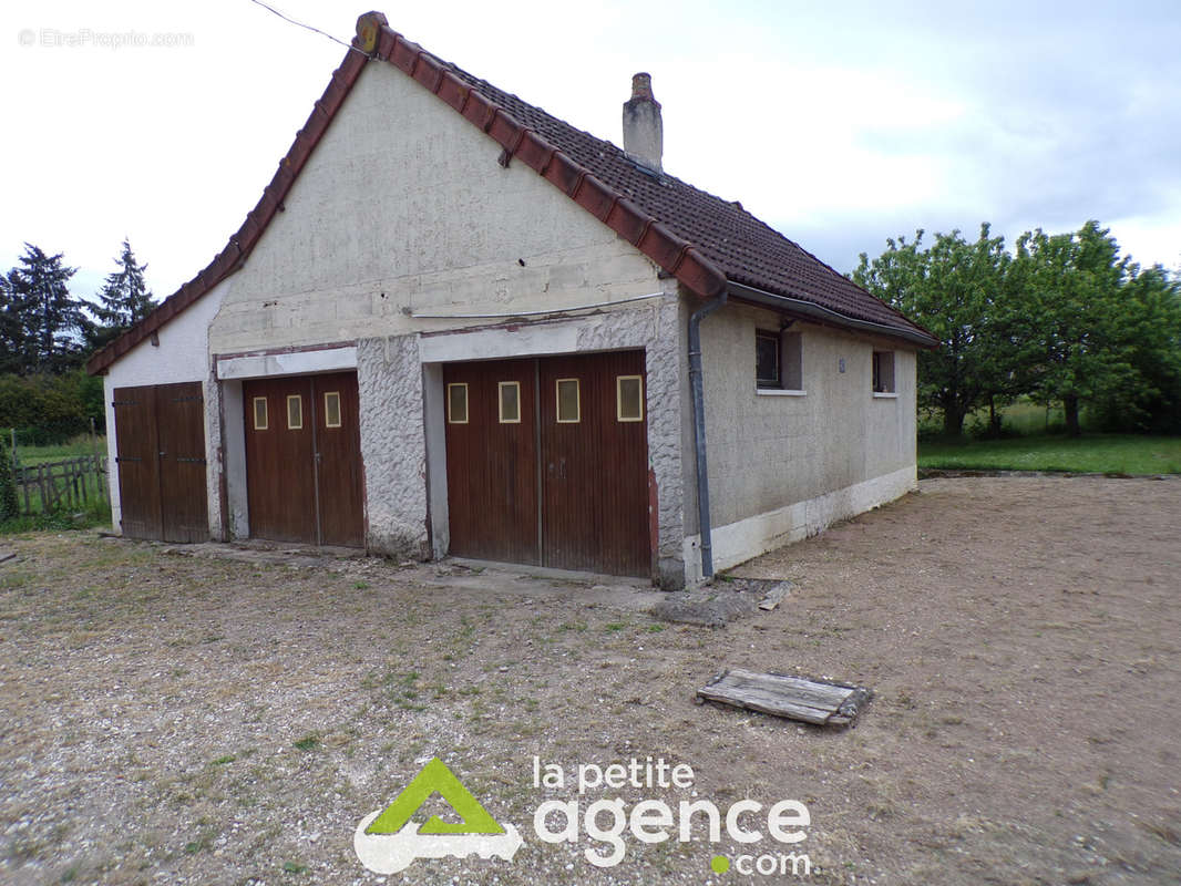 Maison à LA GUERCHE-SUR-L&#039;AUBOIS