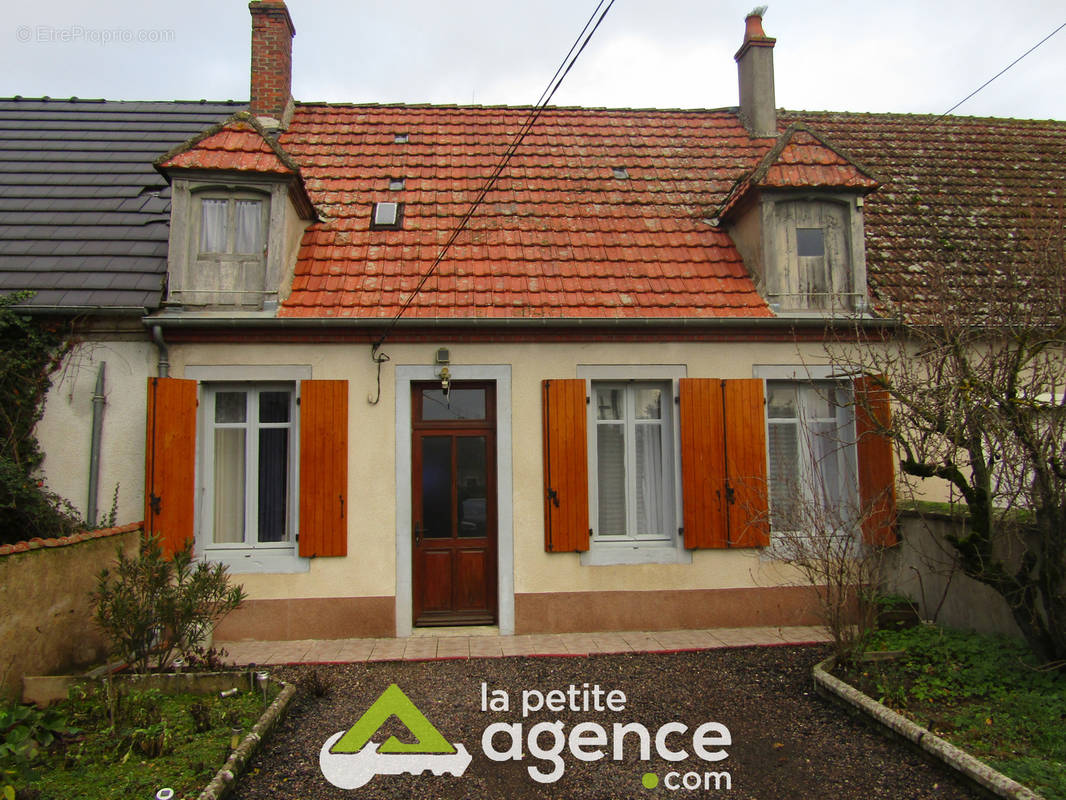 Maison à MORNAY-SUR-ALLIER