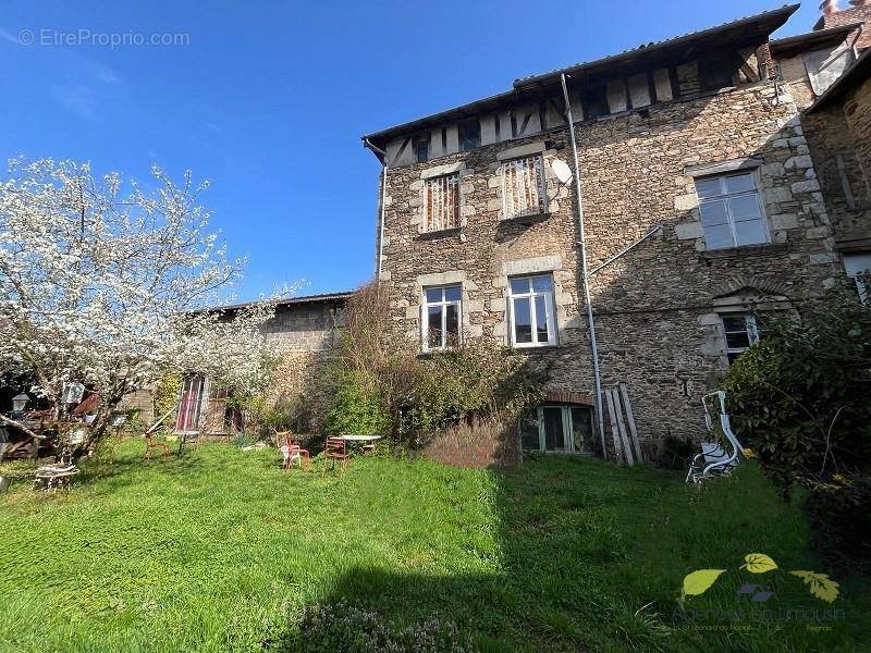 Appartement à SAINT-LEONARD-DE-NOBLAT