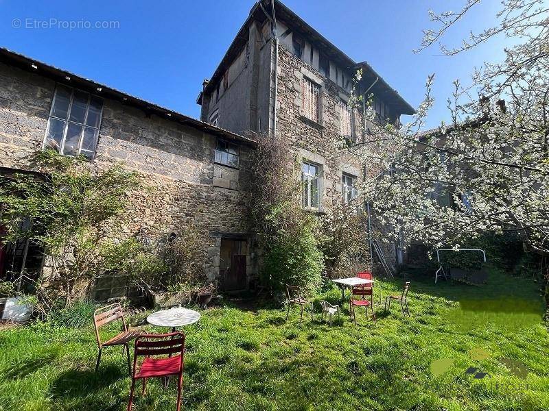 Appartement à SAINT-LEONARD-DE-NOBLAT