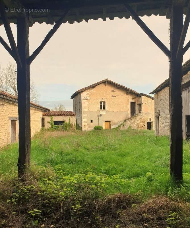 Maison à BLANZAC-PORCHERESSE