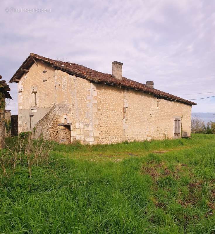 Maison à BLANZAC-PORCHERESSE