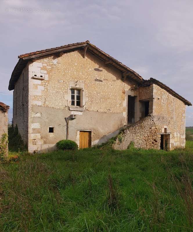 Maison à BLANZAC-PORCHERESSE