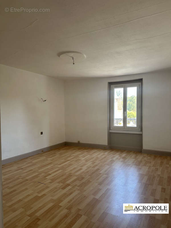 Appartement à NEUVY-SUR-BARANGEON