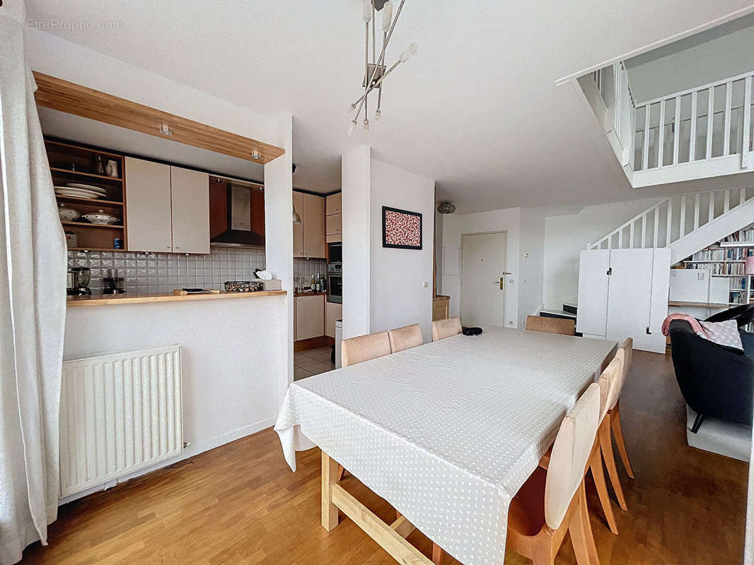 Appartement à COURBEVOIE