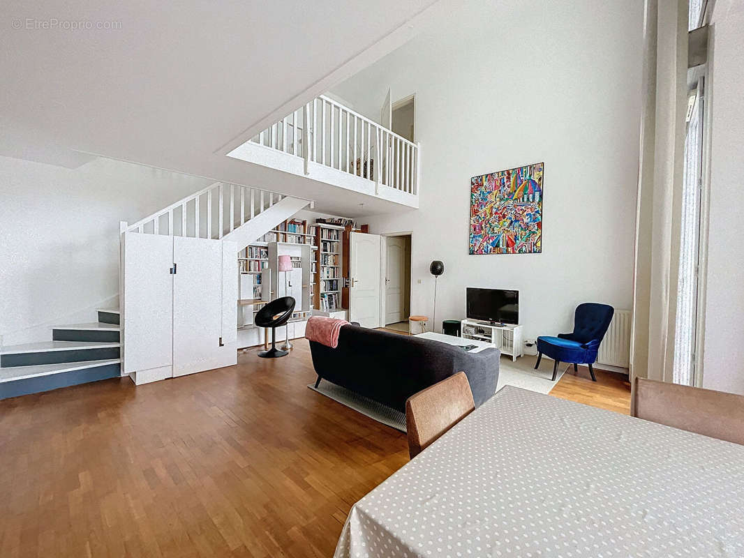 Appartement à COURBEVOIE