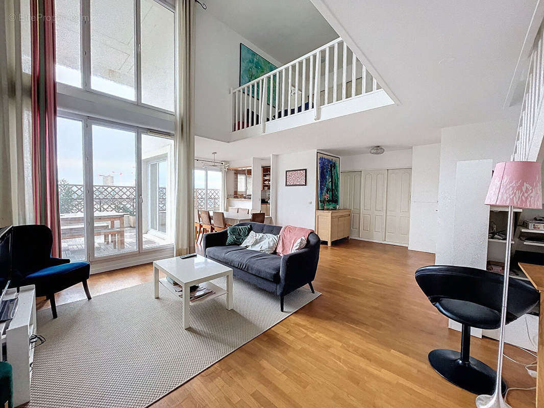 Appartement à COURBEVOIE