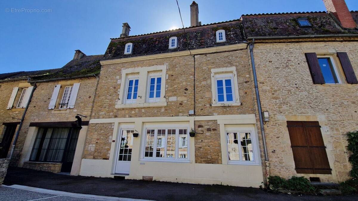 Façade - Maison à PROISSANS