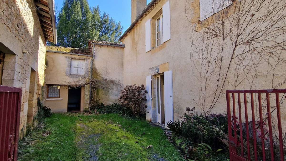 Cour - Maison à TAMNIES