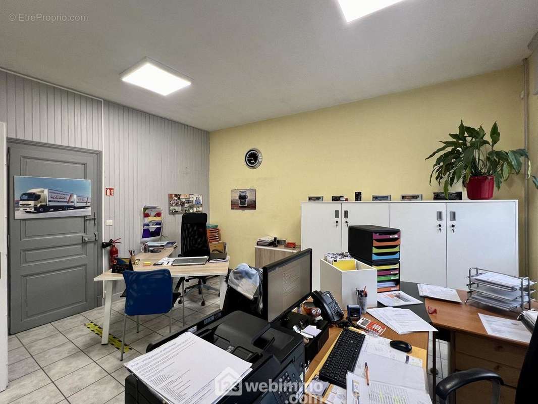 Deuxième bureau du local professionnel de 21m² - Appartement à ETAIN