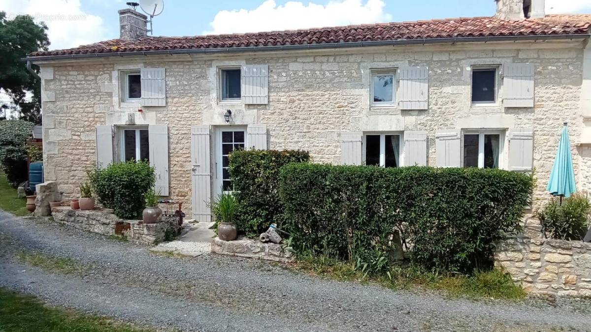 Façade sud - Maison à SAINT-SAVINIEN