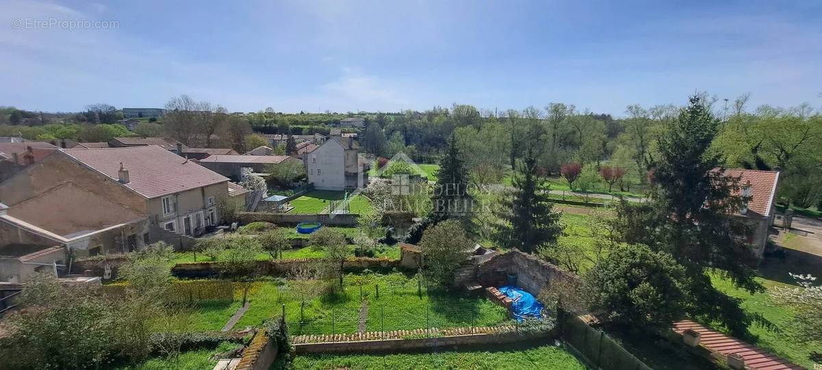 Appartement à THIAUCOURT-REGNIEVILLE