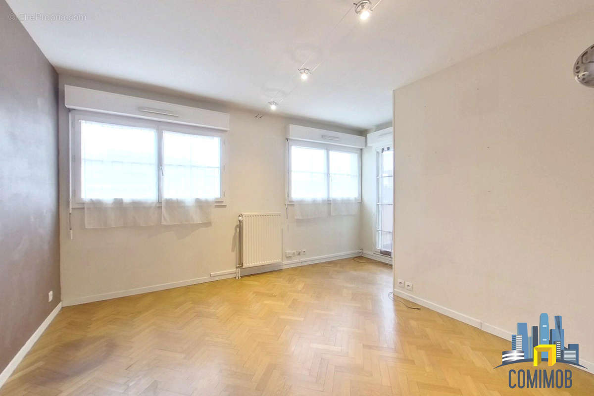 Appartement à COURBEVOIE