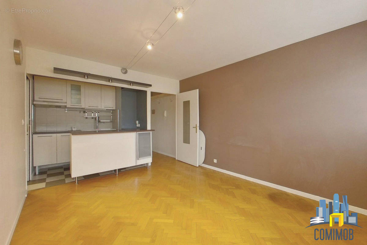 Appartement à COURBEVOIE