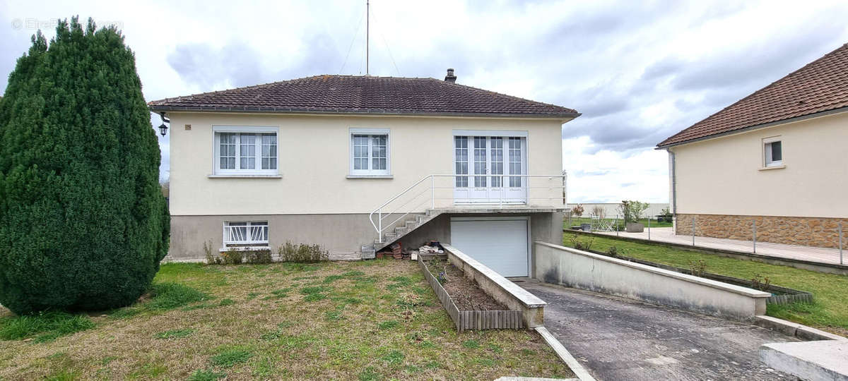 Maison à MONTMACQ