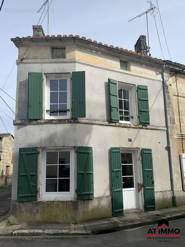 Maison à CHATEAUNEUF-SUR-CHARENTE