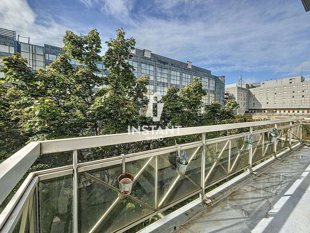 Appartement à CHARENTON-LE-PONT