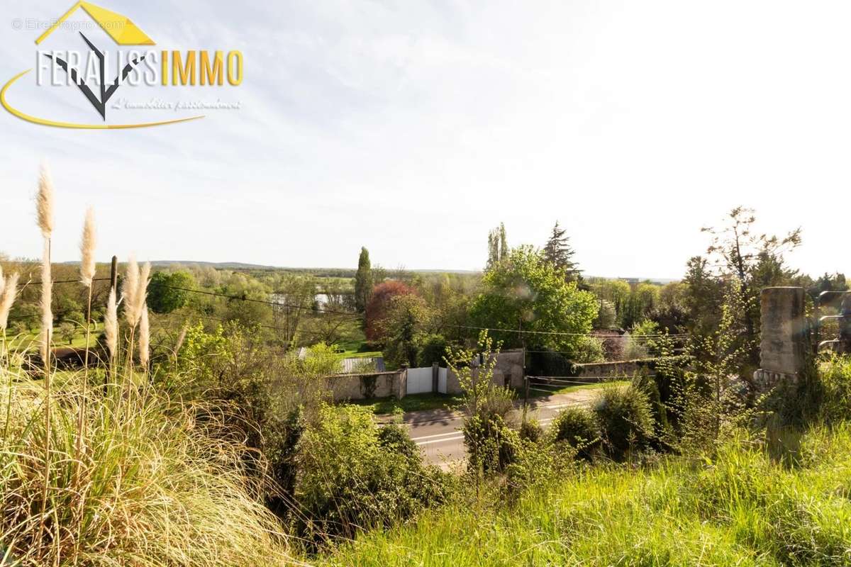 Terrain à VAUX-SUR-SEINE