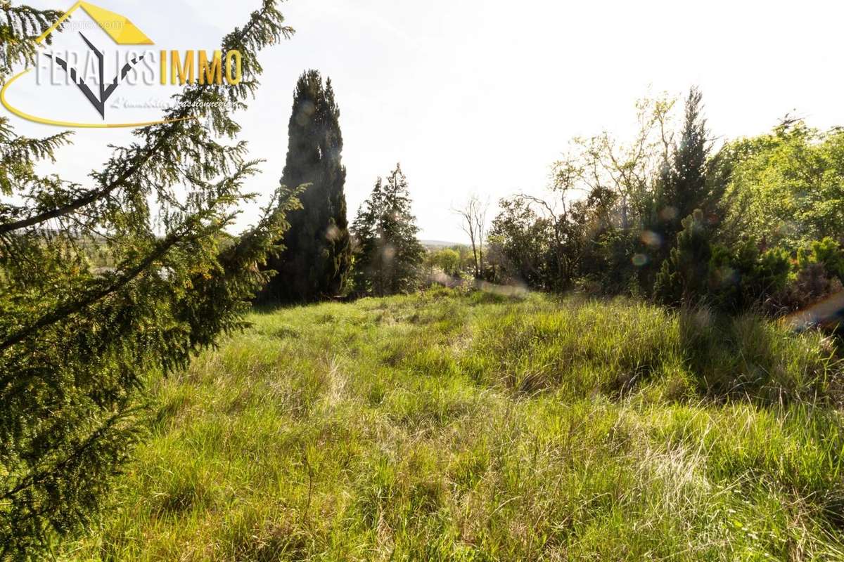 Terrain à VAUX-SUR-SEINE