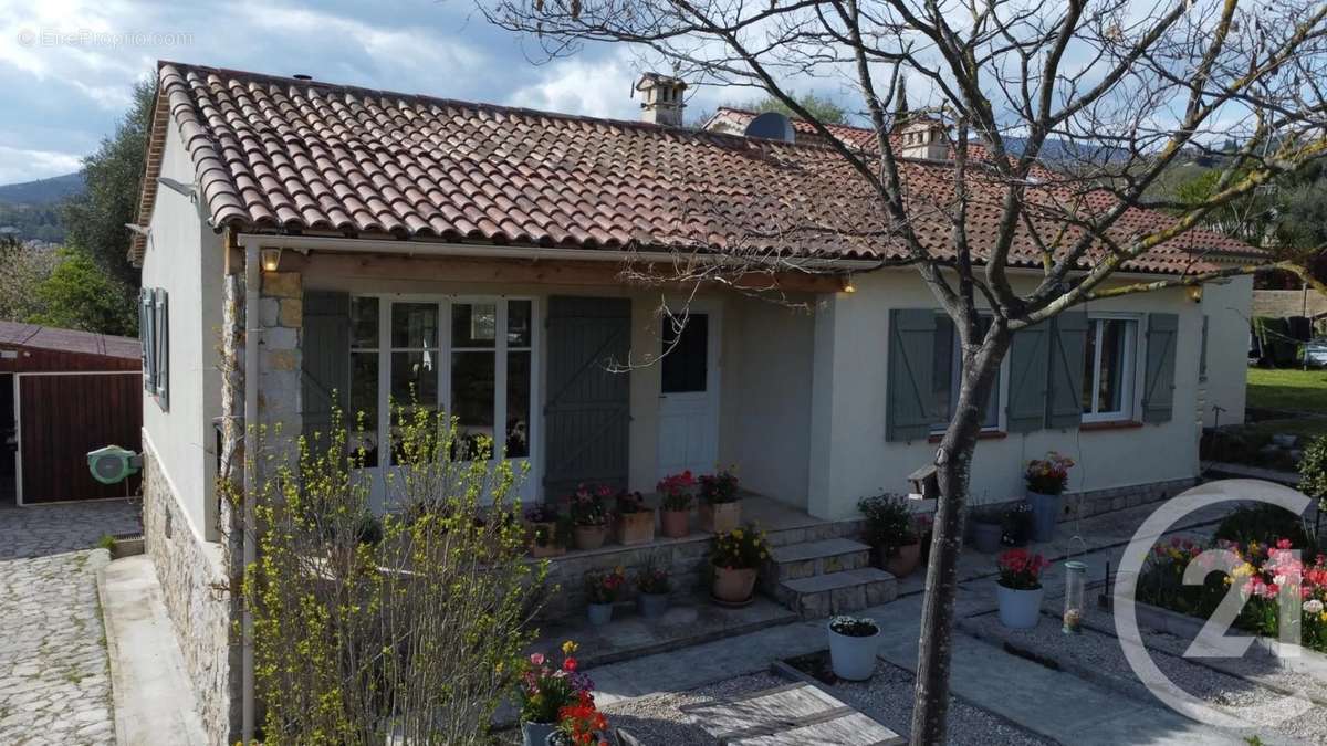 Maison à CHATEAUNEUF-GRASSE