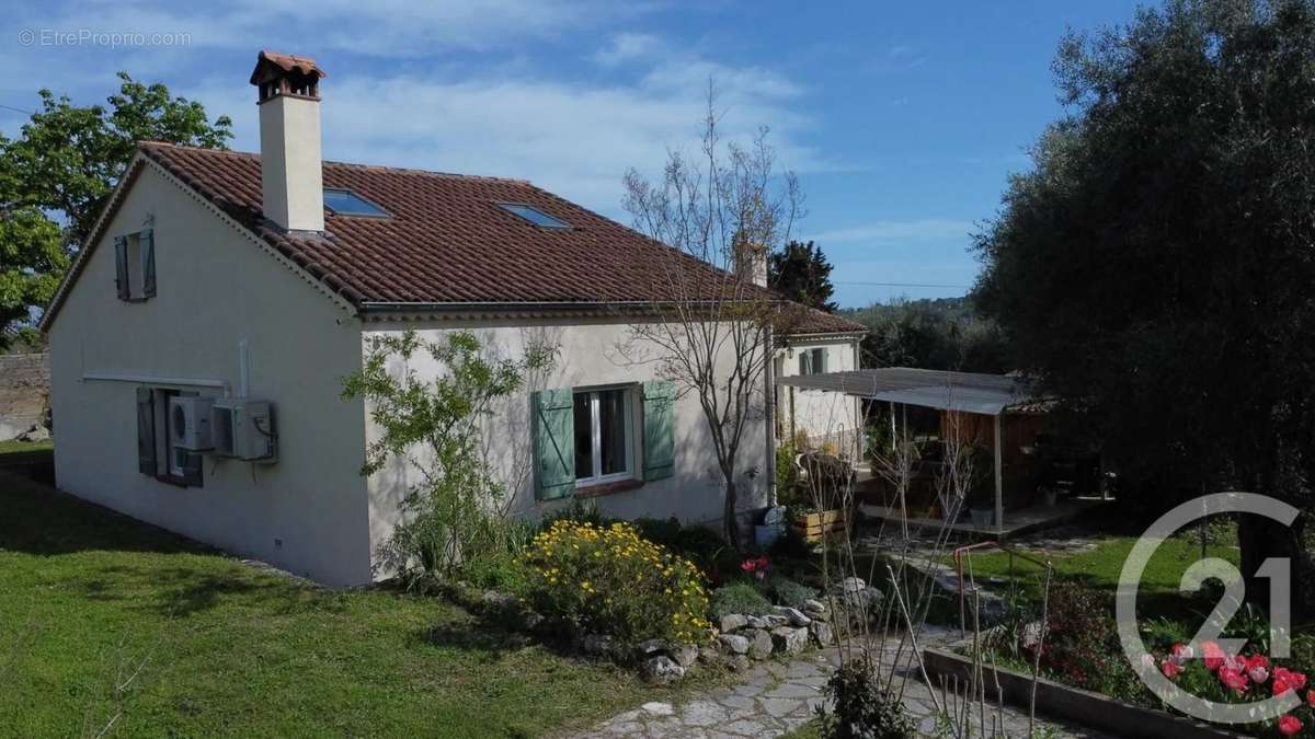 Maison à CHATEAUNEUF-GRASSE