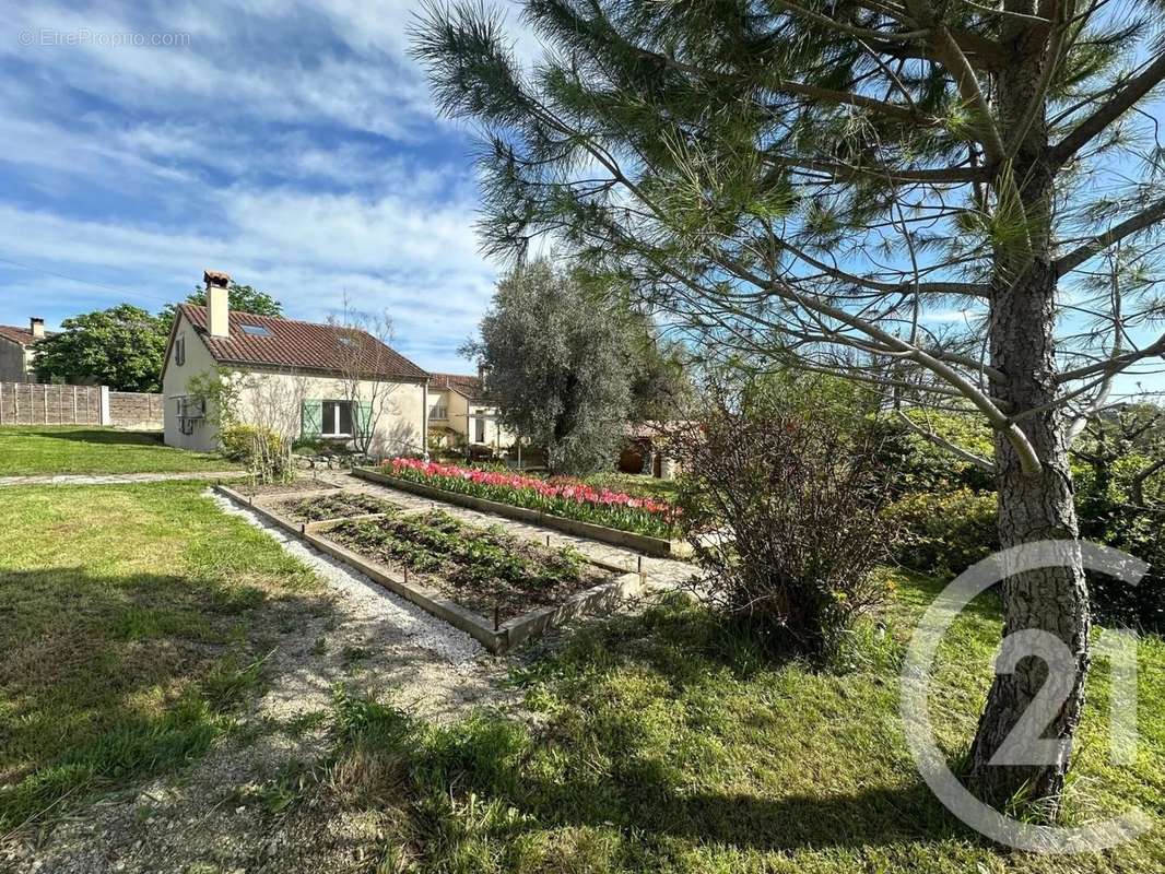 Maison à CHATEAUNEUF-GRASSE