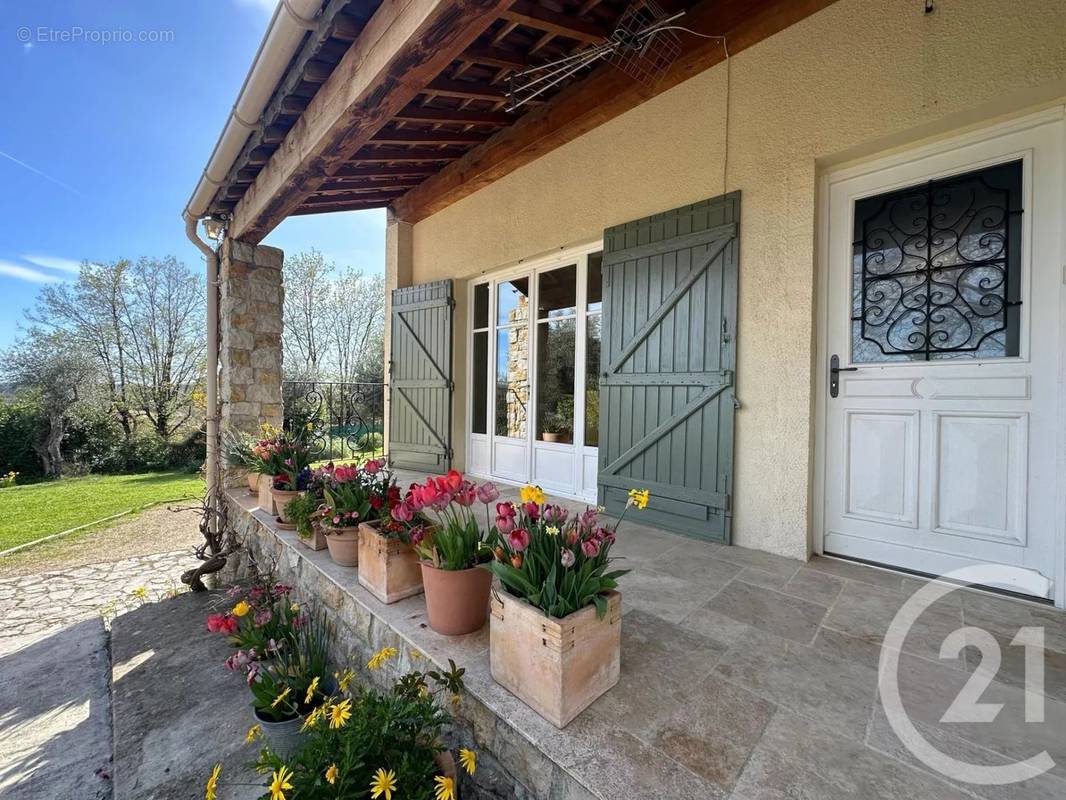 Maison à CHATEAUNEUF-GRASSE