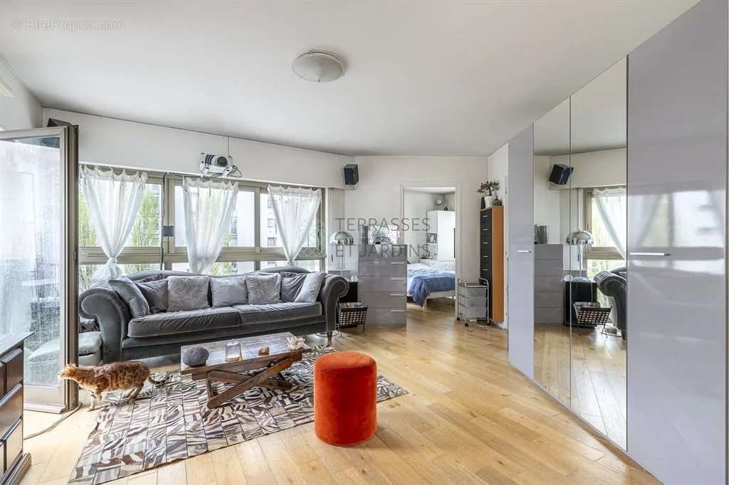 Appartement à PARIS-15E