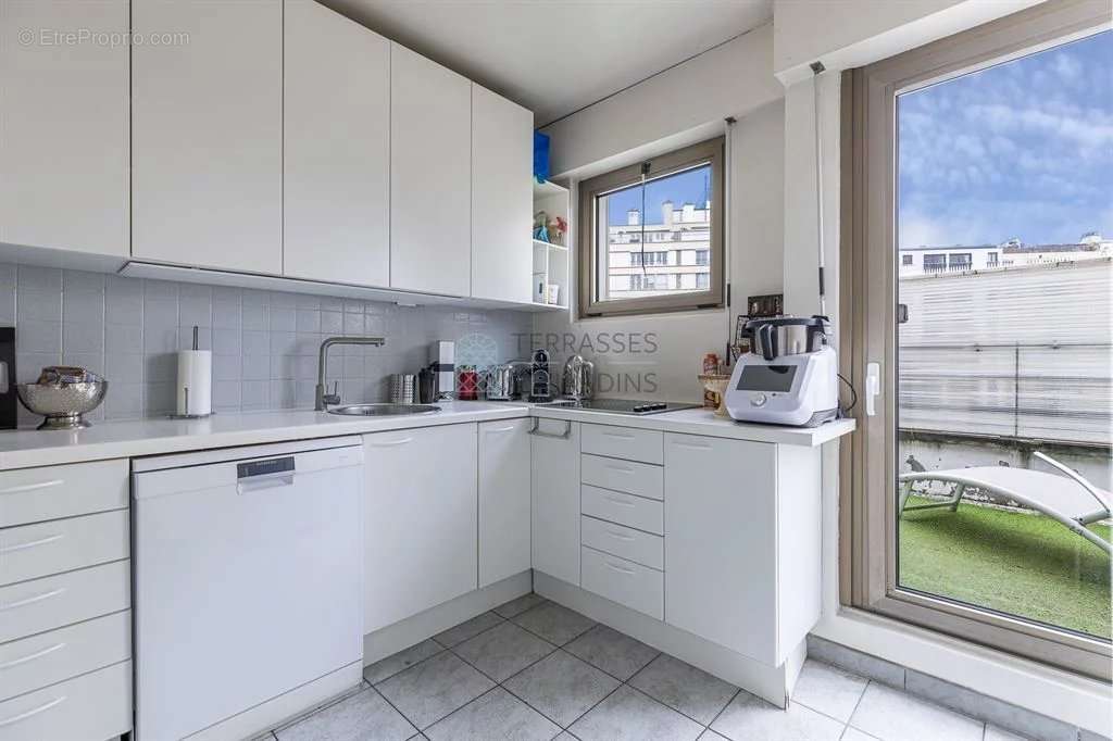 Appartement à PARIS-15E