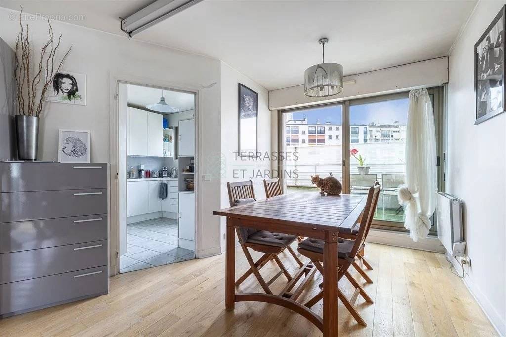 Appartement à PARIS-15E