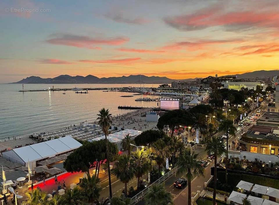 Autre à CANNES